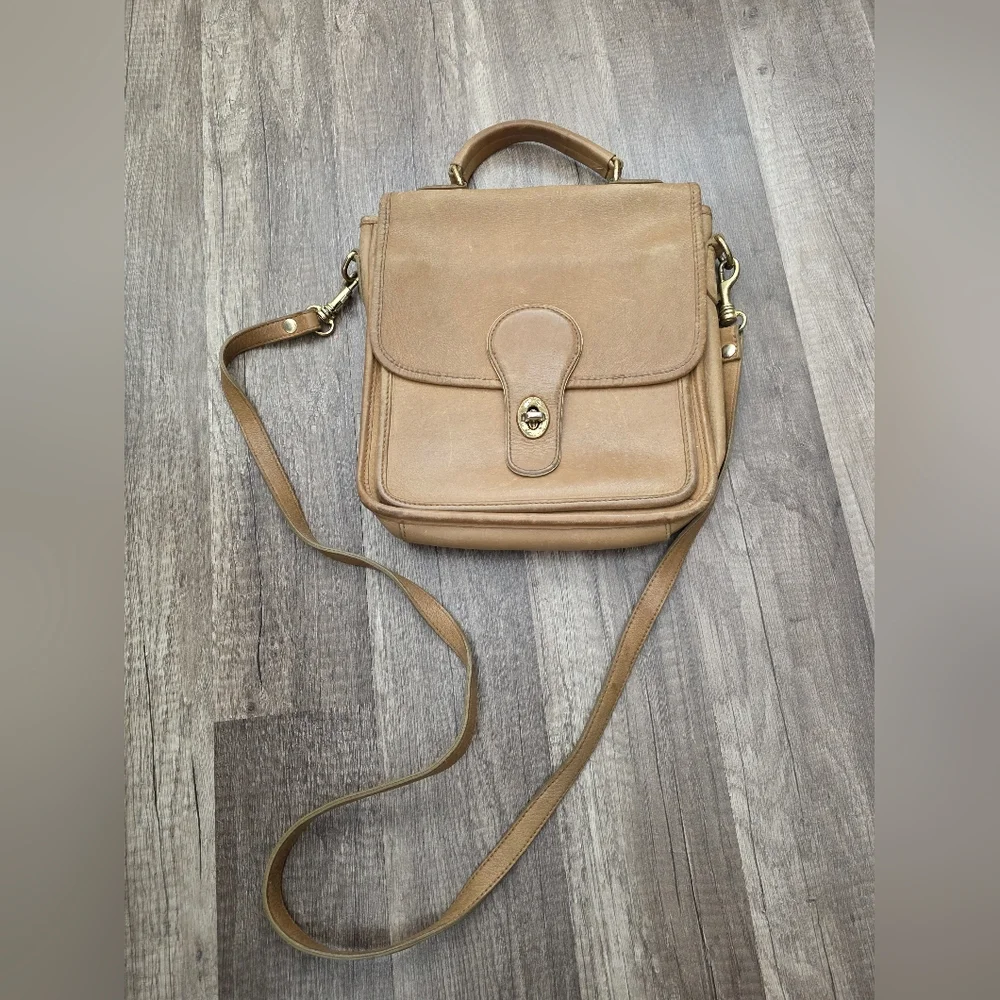Vintage HUNT CLUB Elegant Tan Leather Women's Crossbody Equestrian Coach Like